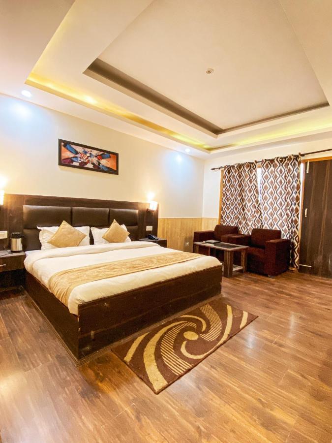 Hotel Manali Queen Екстер'єр фото
