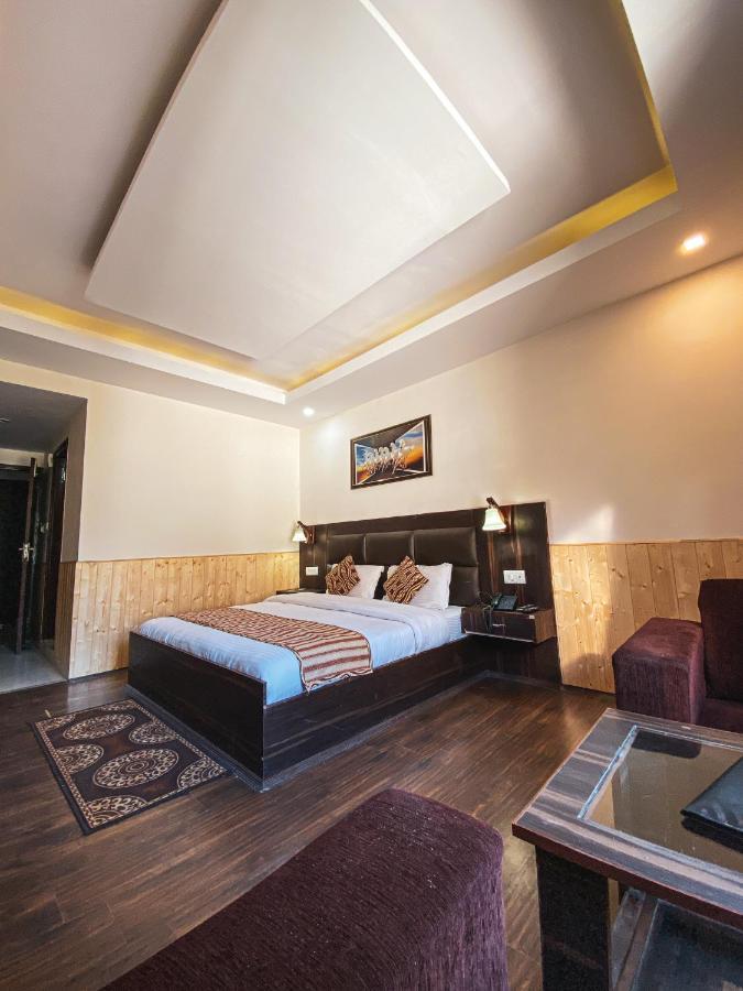 Hotel Manali Queen Екстер'єр фото