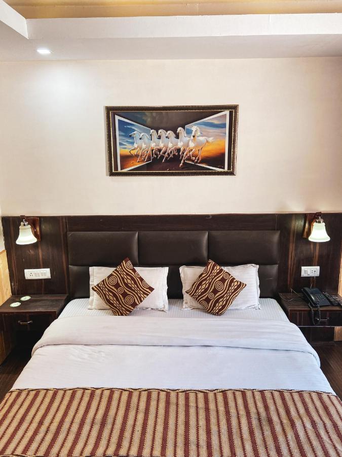 Hotel Manali Queen Екстер'єр фото