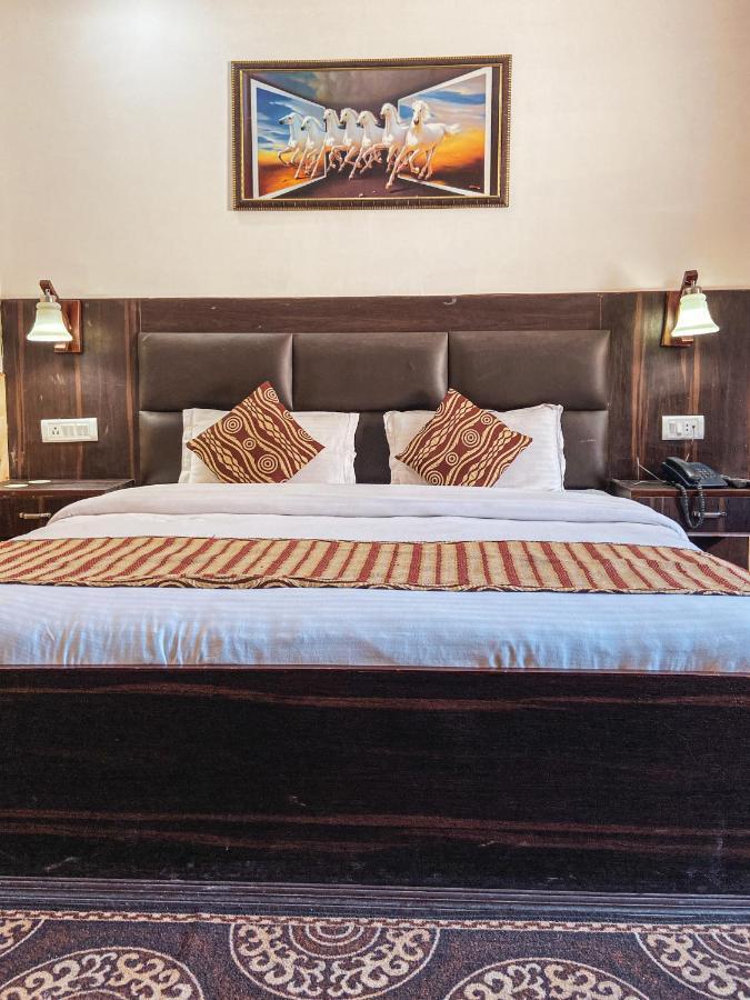 Hotel Manali Queen Екстер'єр фото