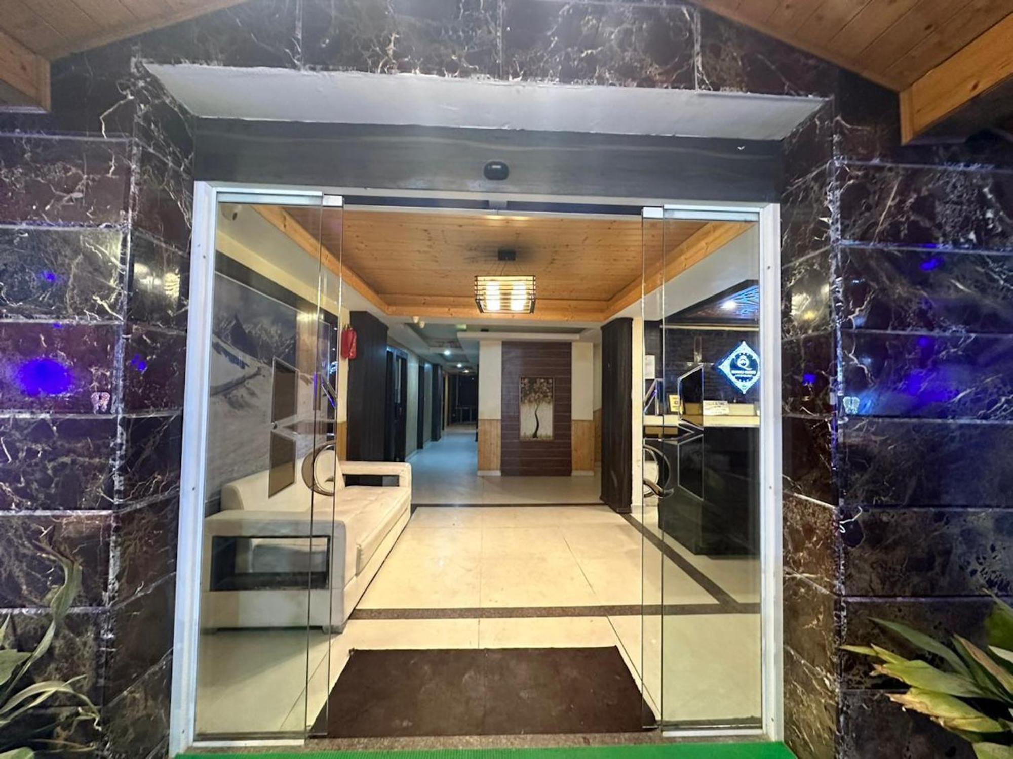 Hotel Manali Queen Екстер'єр фото