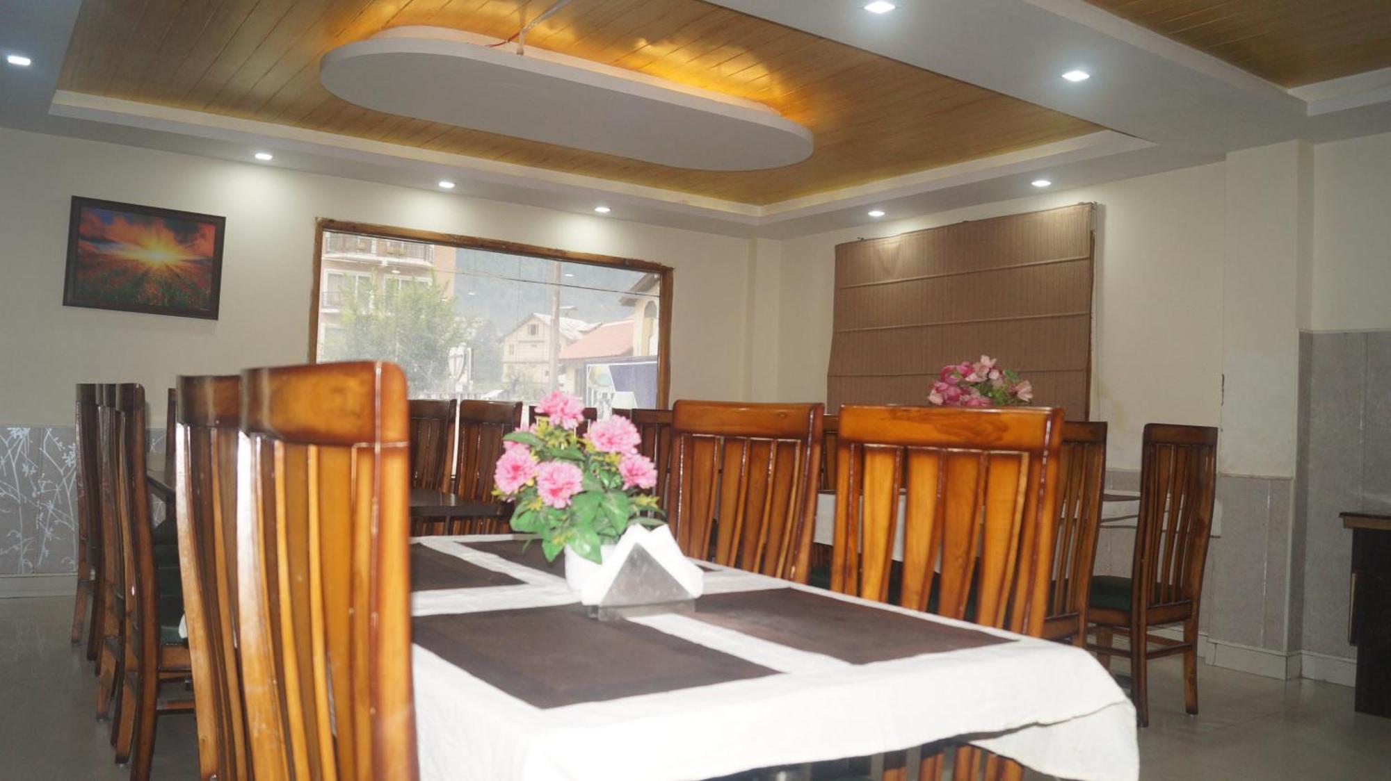 Hotel Manali Queen Екстер'єр фото